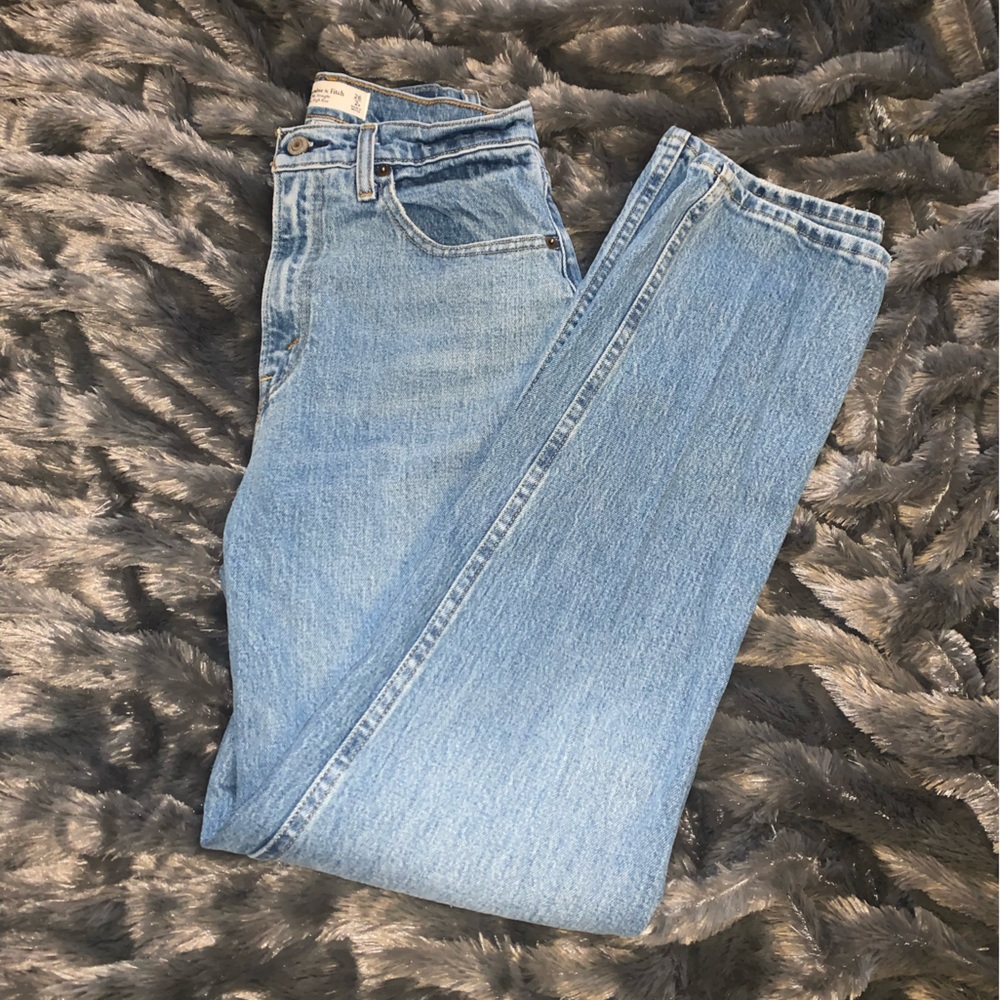 Abercrombie Curve Love Ultra High Rise 90s Straight Jean